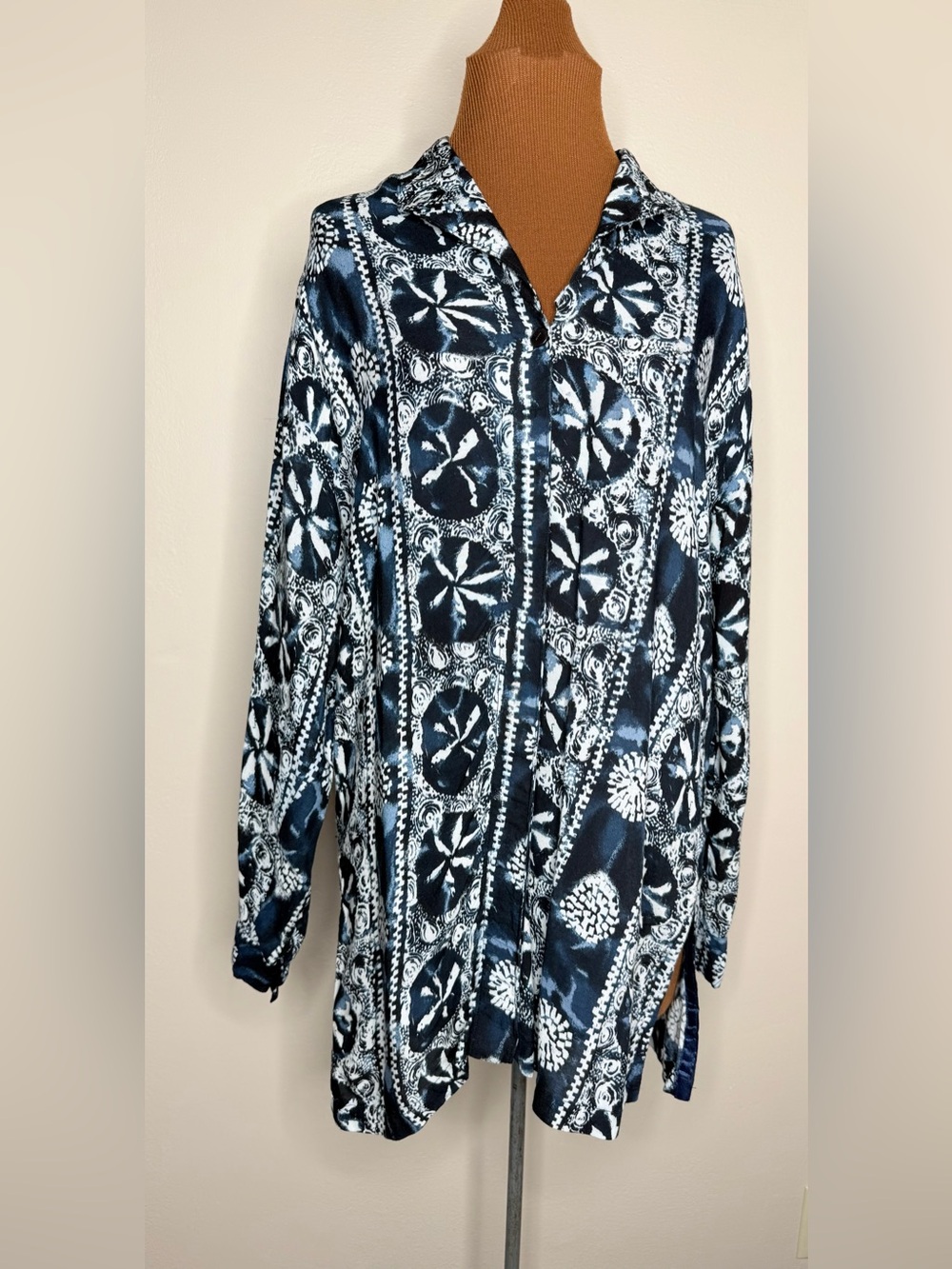 Jarama Vintage Navy and White Printed Button-Up Tunic Size Large